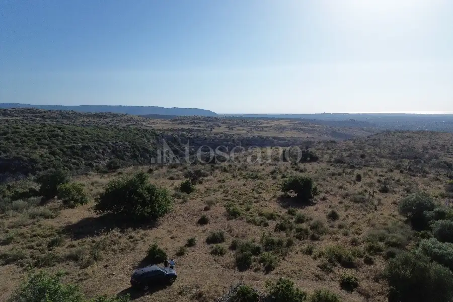 Agricolo in vendita di 130.000 mq a €149.000 (rif. 95/2025)