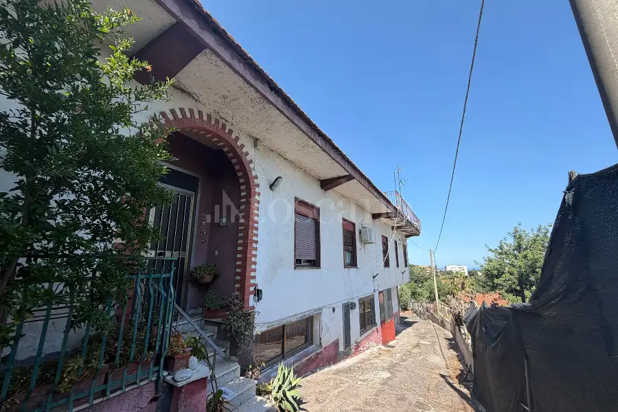 Villa in vendita di 6.000 mq a €659.000 (rif. 116/2026)