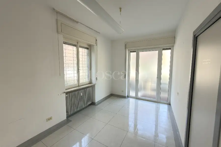 Negozio in vendita di 100 mq a €375.000 (rif. 14/2026)