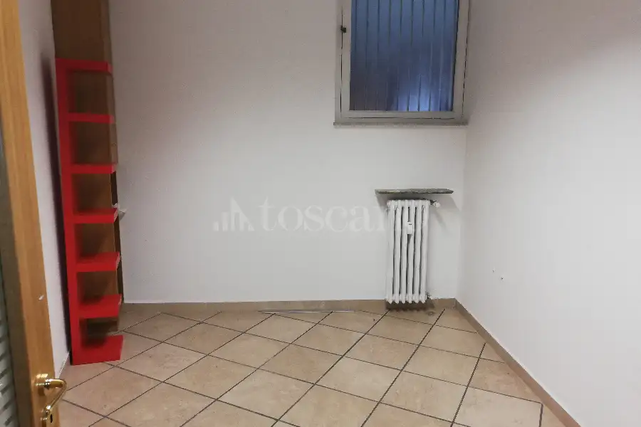 Negozio in affitto di 115 mq a €700 (rif. 39/2026)
