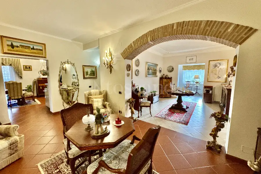 Villa in vendita di 300 mq a €445.000 (rif. 11/2025)