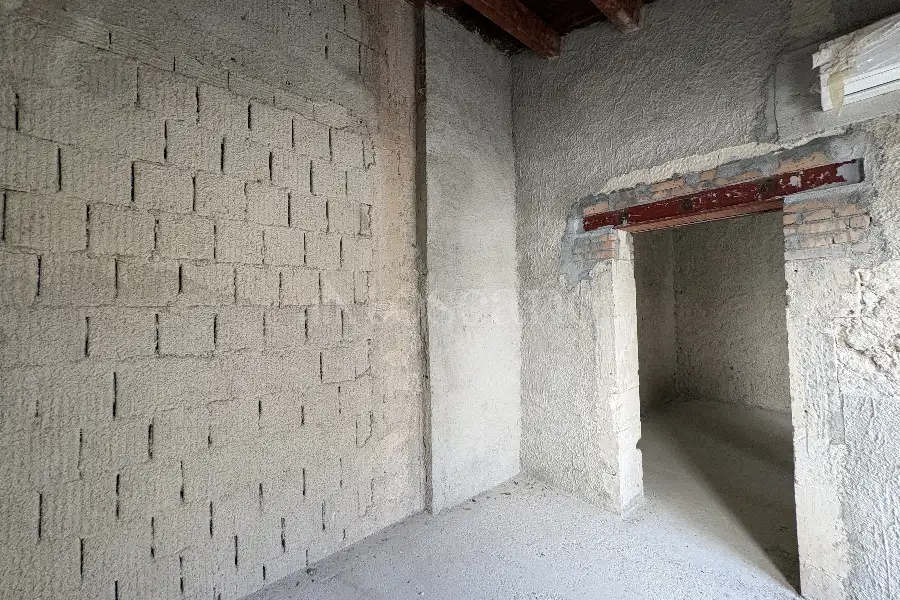 Palazzo in vendita di 420 mq a €800.000 (rif. 107/2026)