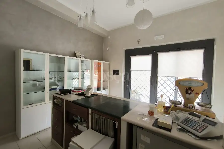 Negozio in affitto di 30 mq a €400 (rif. 30/2025)