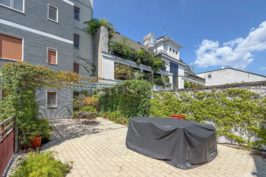 Casa in vendita di 240 mq a €3.290.000 (rif. 106/2026)