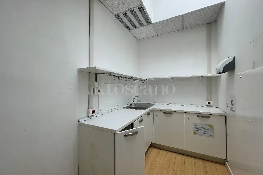 Ufficio in affitto di 497 mq a €9.800 (rif. 81/2023)