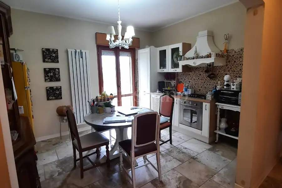 Villa Plurifamiliare in vendita di 800 mq a €795.000 (rif. 6/2025)