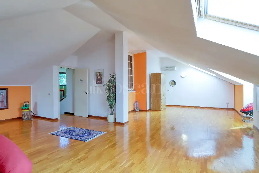 Villa in vendita di 370 mq a €410.000 (rif. 193/2026)