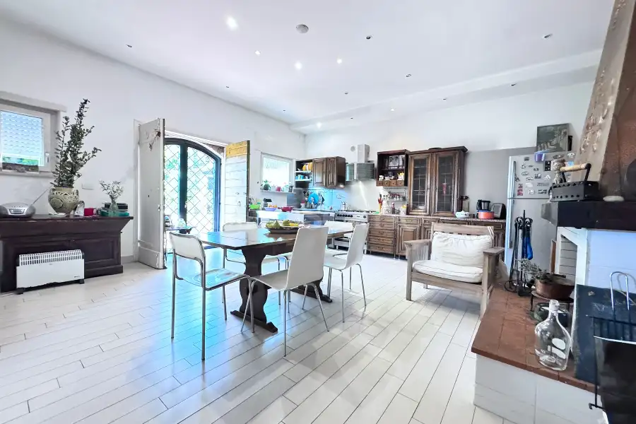 Villa in vendita di 350 mq a €475.000 (rif. 15/2025)