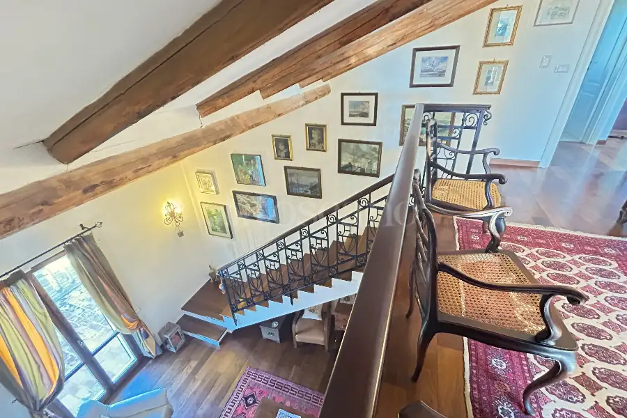 Villa in vendita di 480 mq a €880.000 (rif. 4/2026)