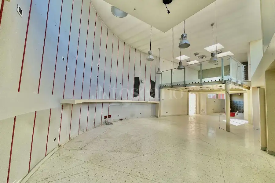 Attività Commerciale in vendita di 1.040 mq a €320.000 (rif. 5/2025)
