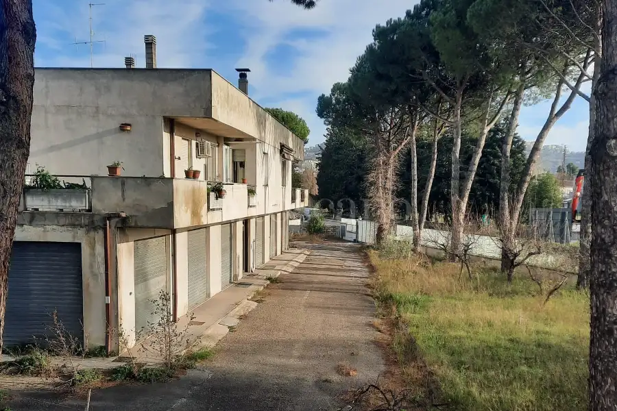 Capannone in vendita di 900 mq a €500.000 (rif. 4/2025)