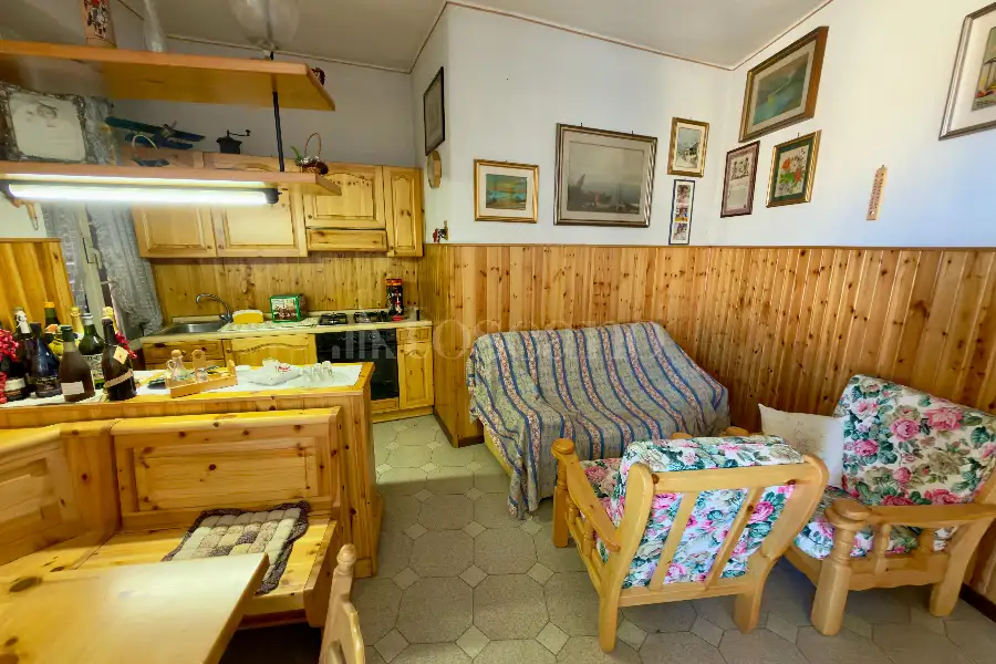 Casa Indipendente in vendita di 250 mq a €272.000 (rif. 5/2026)