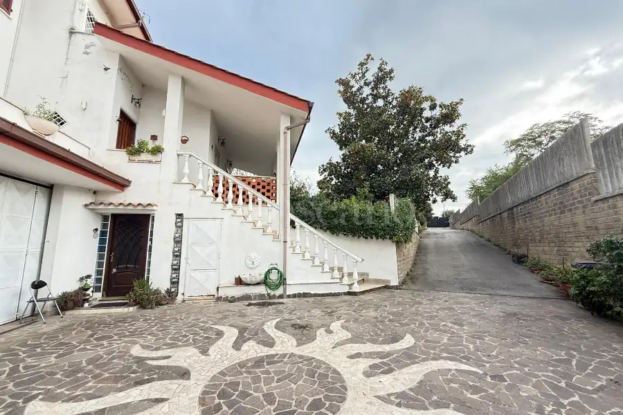 Villa Bifamiliare in vendita di 354 mq a €799.000 (rif. 13/2025)