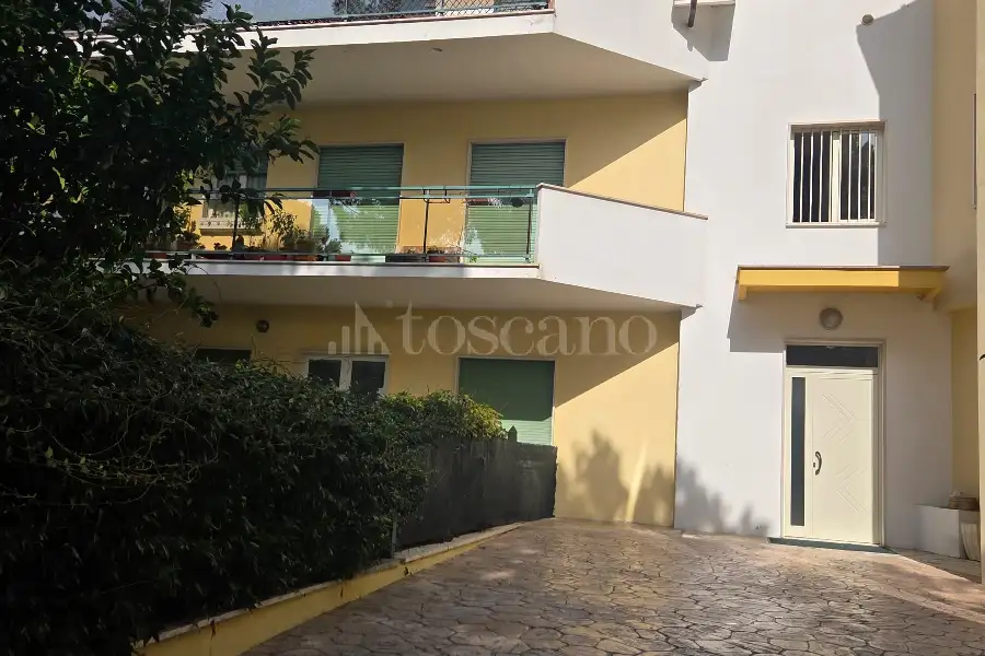 Villa Plurifamiliare in vendita di 575 mq a €580.000 (rif. 33/2026)