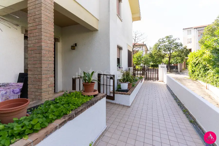 Villino a Schiera in vendita di 194 mq a €345.000 (rif. 99/2026)