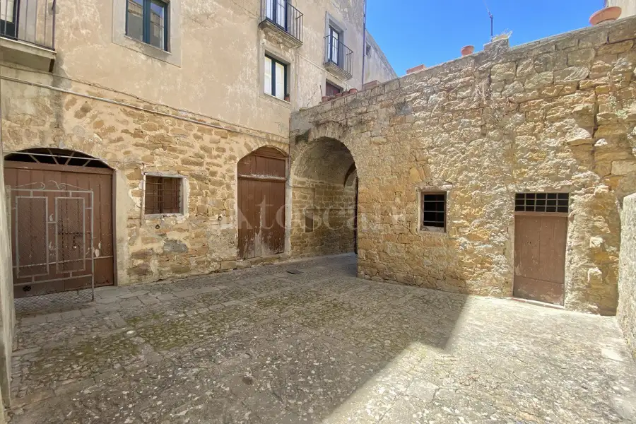 Casa in vendita di 220 mq a €89.000 (rif. 77/2024)