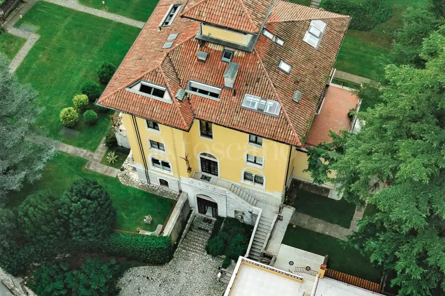 Casa in vendita di 100 mq a €1.200.000 (rif. 21/2024)