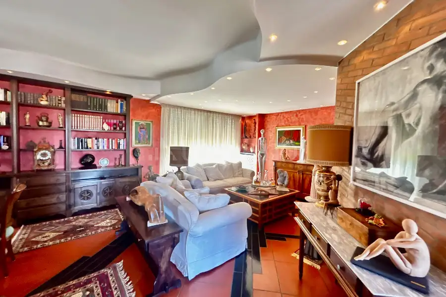 Villa in vendita di 300 mq a €700.000 (rif. 29/2026)