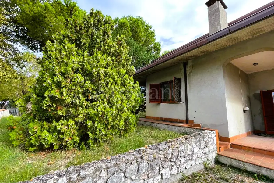 Villa in vendita di 305 mq a €650.000 (rif. 12/2025)