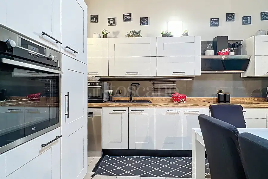 Villa Plurifamiliare in vendita di 480 mq a €680.000 (rif. 2/2026)