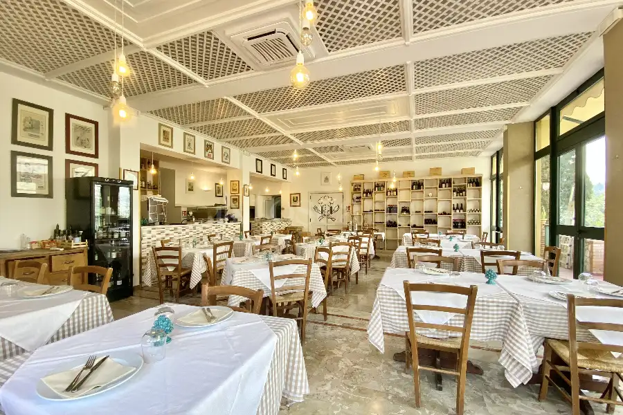 Agriturismo in vendita di 600 mq a €1.750.000 (rif. 13/2026)