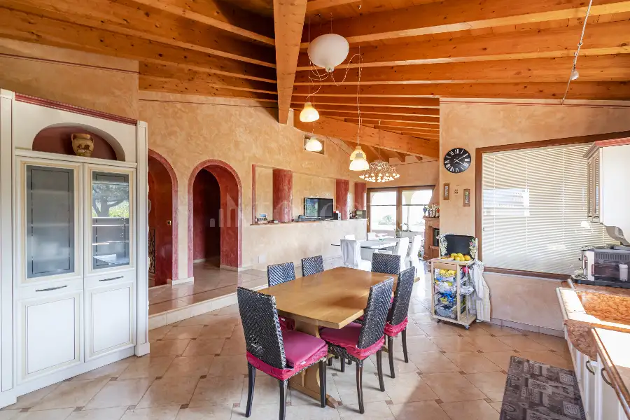 Villa in vendita di 645 mq a €960.000 (rif. 21/2026)