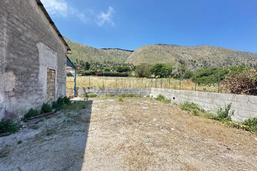 Capannone in affitto di 372 mq a €2.800 (rif. 84/2026)