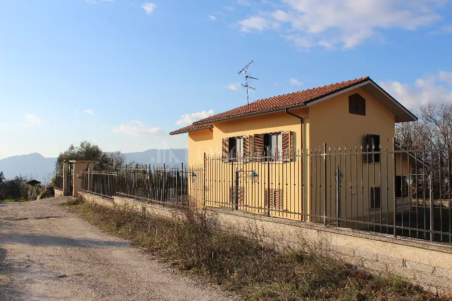 Villa in vendita di 270 mq a €255.000 (rif. 4/2026)