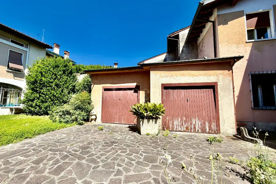 Casa Indipendente in vendita di 400 mq a €315.000 (rif. 41/2026)