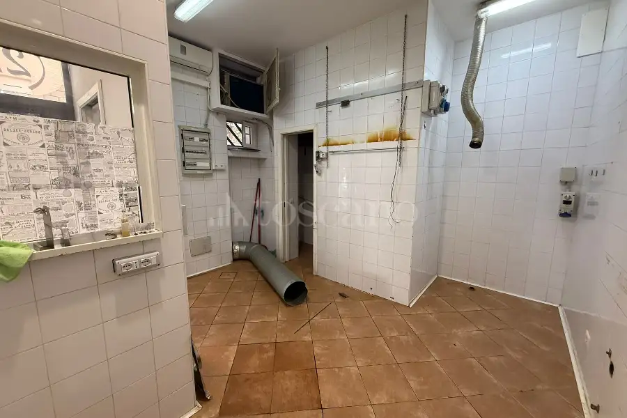 Negozio in affitto di 40 mq a €900 (rif. 79/2025)