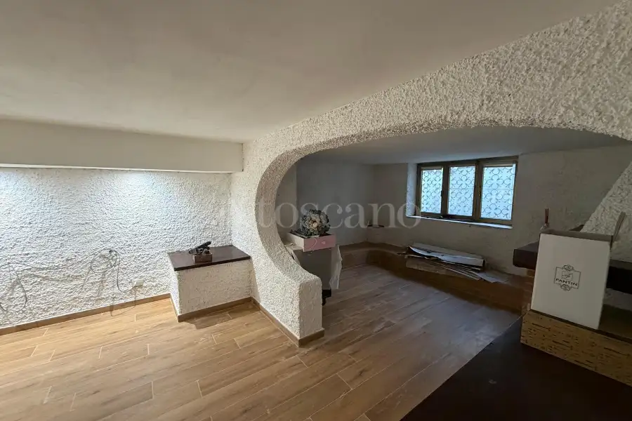 Villa Plurifamiliare in vendita di 200 mq a €689.000 (rif. 1/2026)