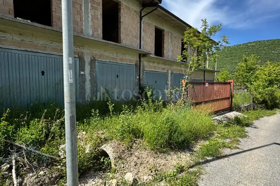Casa Indipendente in vendita di 332 mq a €60.000 (rif. 64/2025)