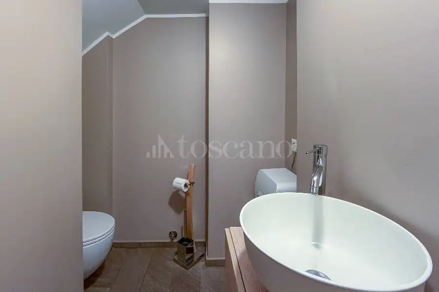 Ufficio in vendita di 250 mq a €1.450.000 (rif. 86/2026)