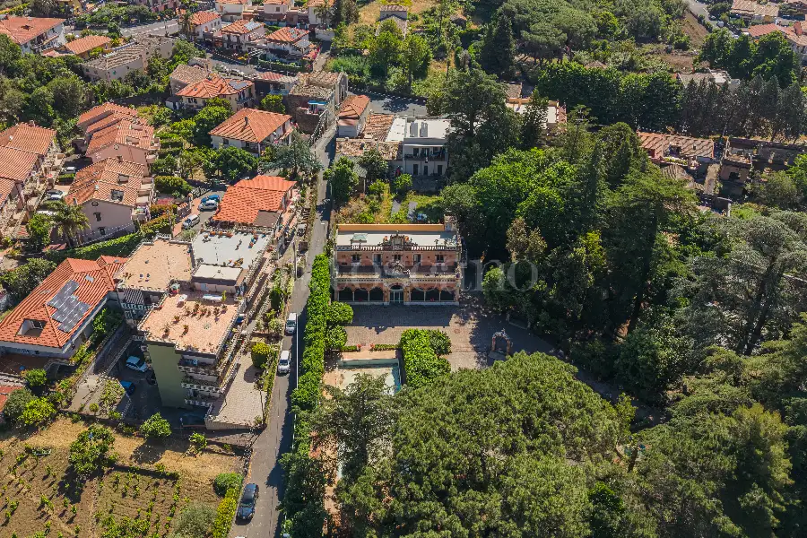 Villa in vendita di 1.200 mq a €4.250.000 (rif. 61/2026)