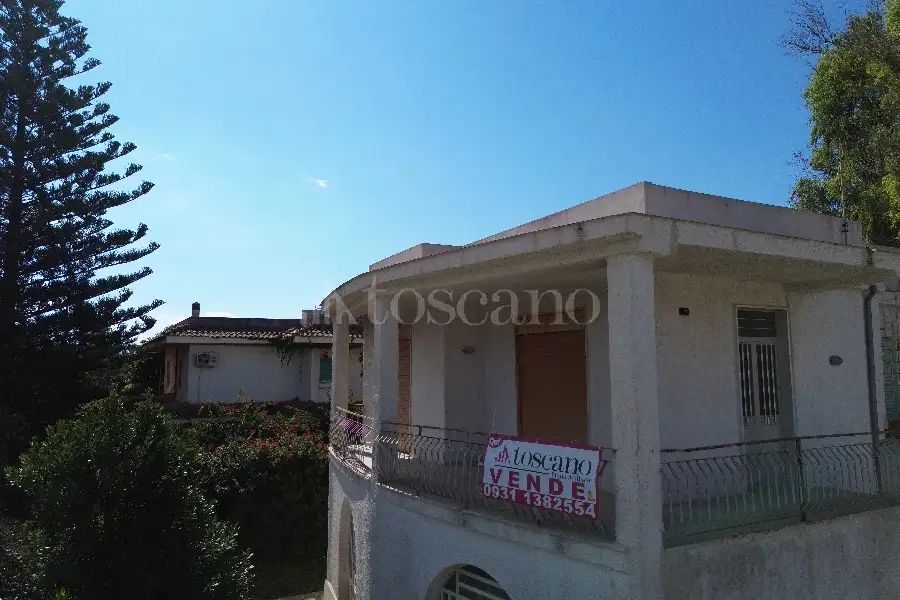 Villa in vendita di 345 mq a €369.000 (rif. 123/2026)