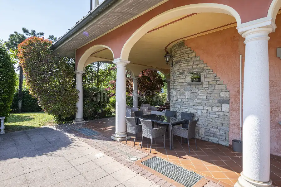 Villa in vendita di 645 mq a €960.000 (rif. 21/2026)