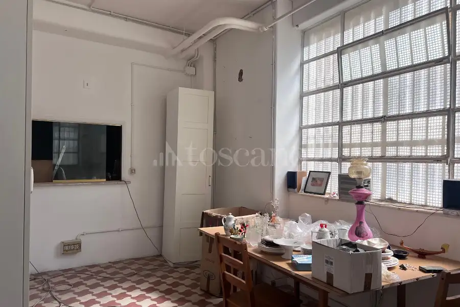 Negozio in affitto di 282 mq a €2.000 (rif. 16/2026)