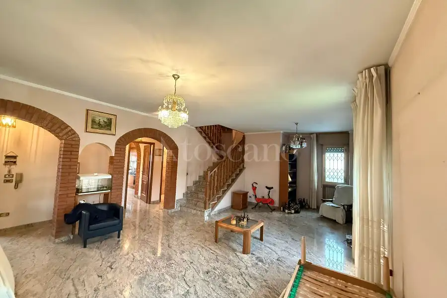 Casa Indipendente in vendita di 280 mq a €350.000 (rif. 1/2026)