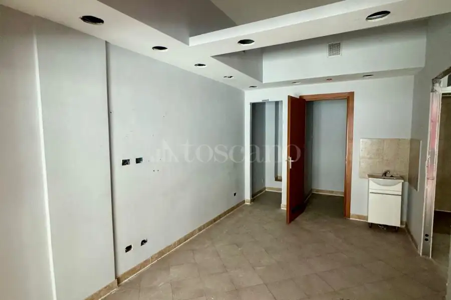Negozio in affitto di 35 mq a €400 (rif. 41/2025)
