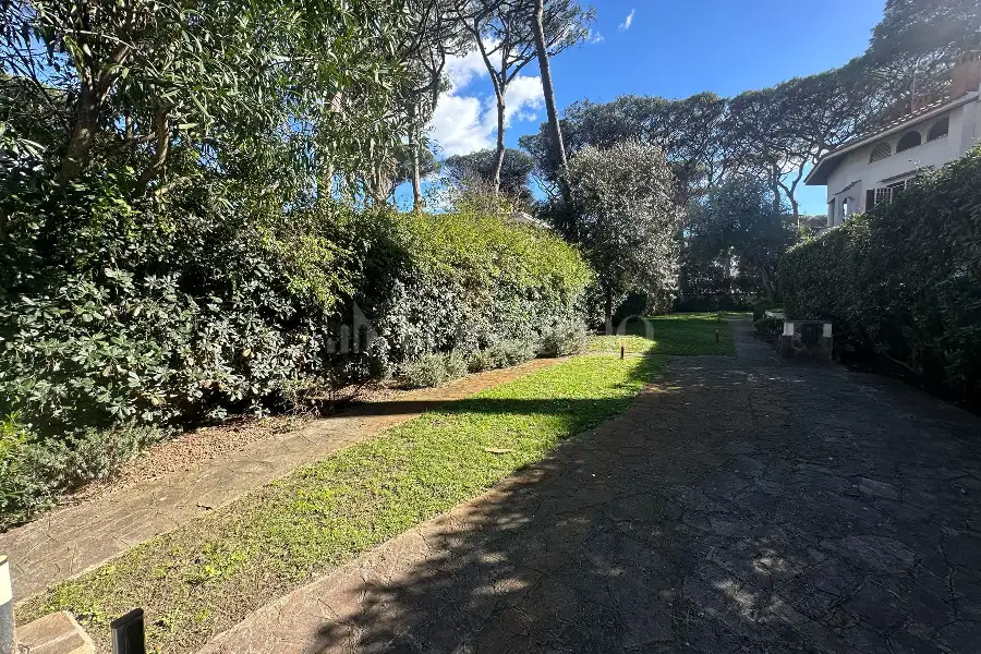Villa Plurifamiliare in vendita di 180 mq a €1.200.000 (rif. 16/2026)