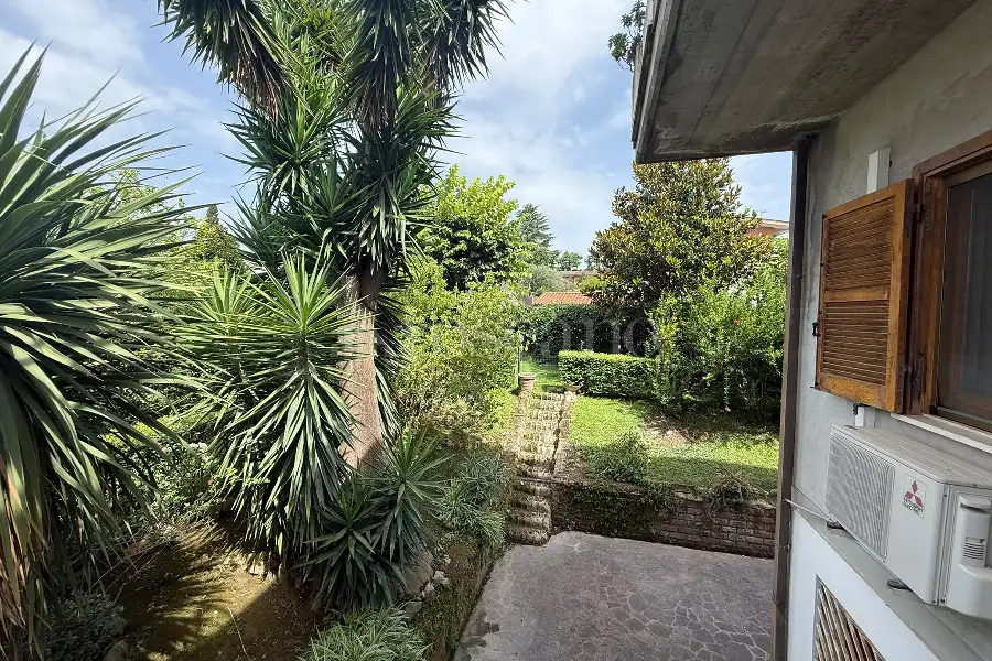 Villa Bifamiliare in vendita di 240 mq a €790.000 (rif. 10/2026)