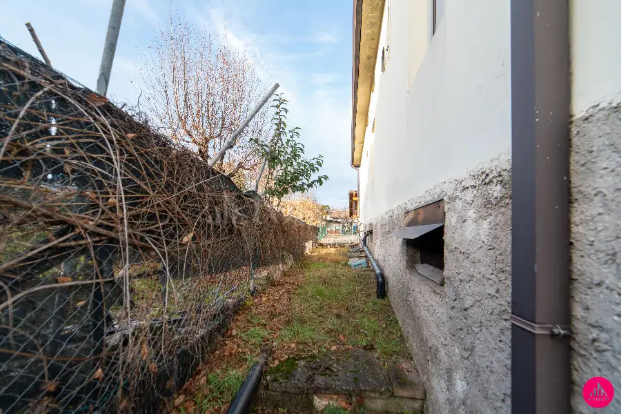 Negozio in vendita di 80 mq a €59.000 (rif. 27/2026)