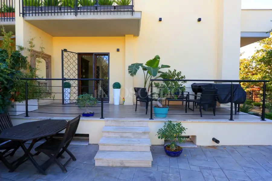 Villa Plurifamiliare in vendita di 210 mq a €675.000 (rif. 62/2026)
