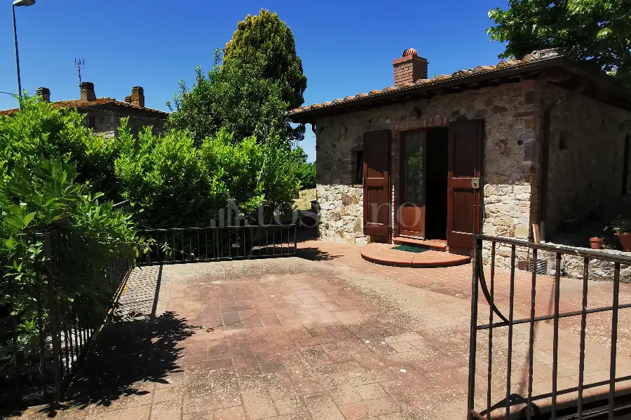 Casale in vendita di 300 mq a €570.000 (rif. 24/2022)