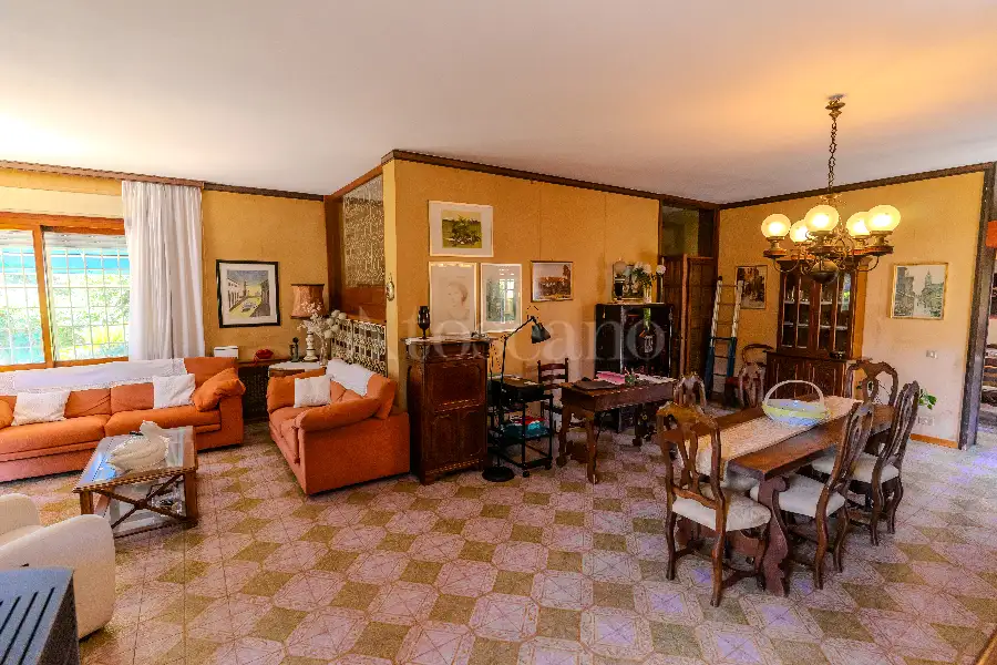 Villa in vendita di 400 mq a €780.000 (rif. 77/2025)