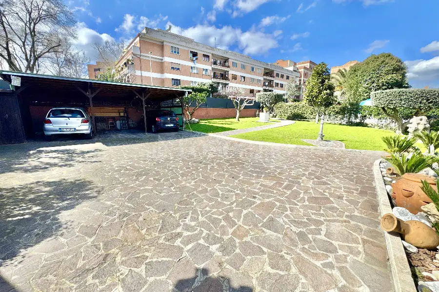 Villa Bifamiliare in vendita di 215 mq a €649.000 (rif. 10/2026)