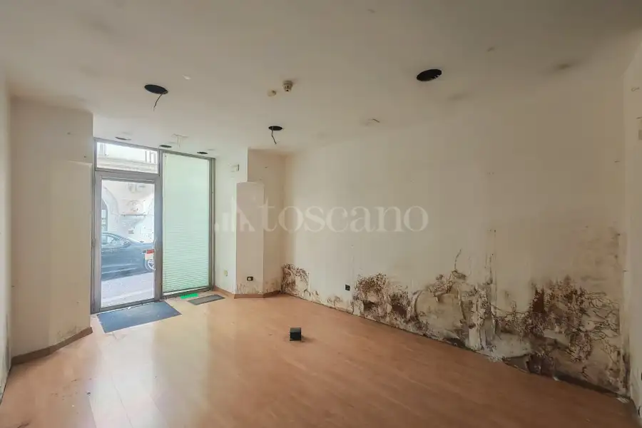 Negozio in affitto di 80 mq a €850 (rif. 11/2026)