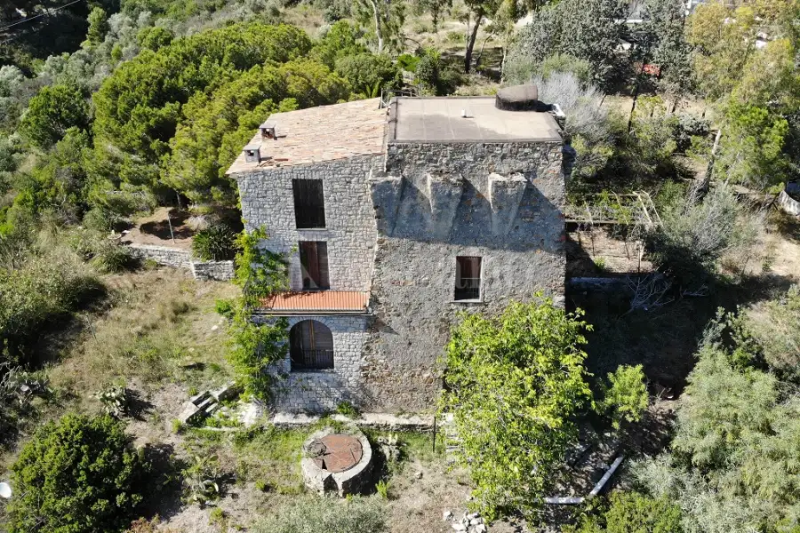 Palazzo in vendita di 290 mq a €1.100.000 (rif. 5/2022)