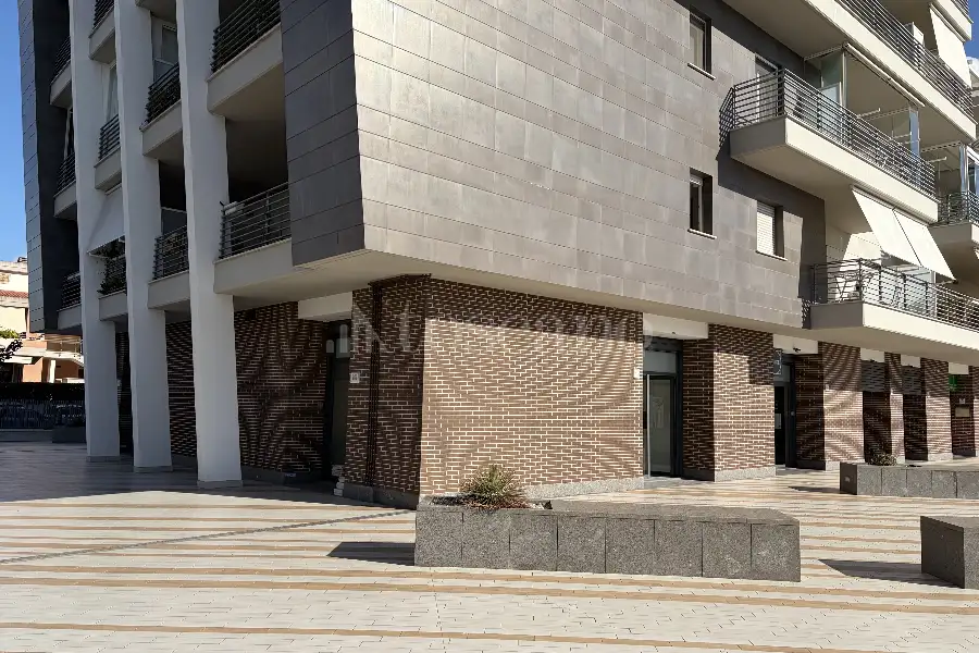 Negozio in vendita di 135 mq a €435.000 (rif. 3/2026)