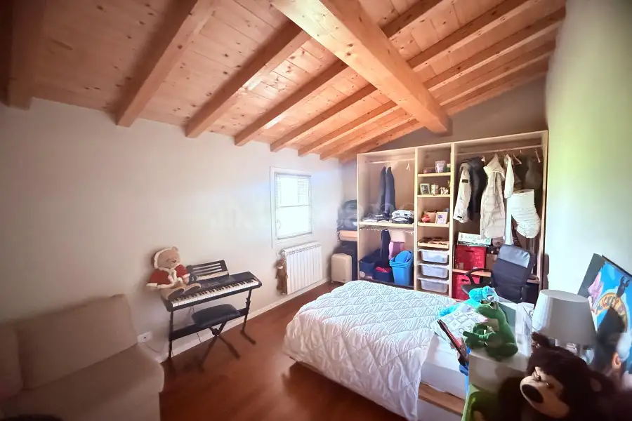 Casale in vendita di 300 mq a €990.000 (rif. 9/2026)